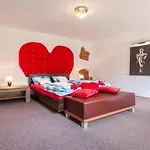 Comfortable House With A Swimming Pool And Sauna Nyaraló Krzemienna