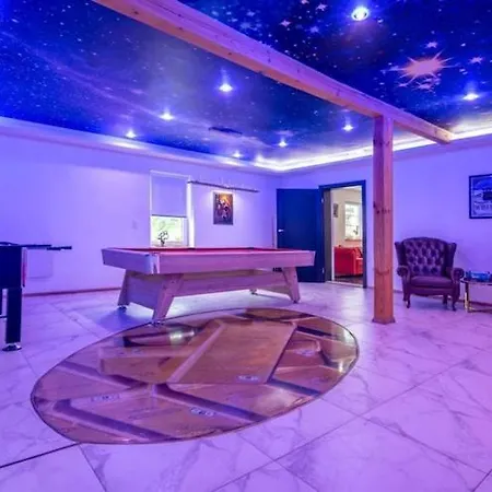 Comfortable House With A Swimming Pool And Sauna 펜션 *